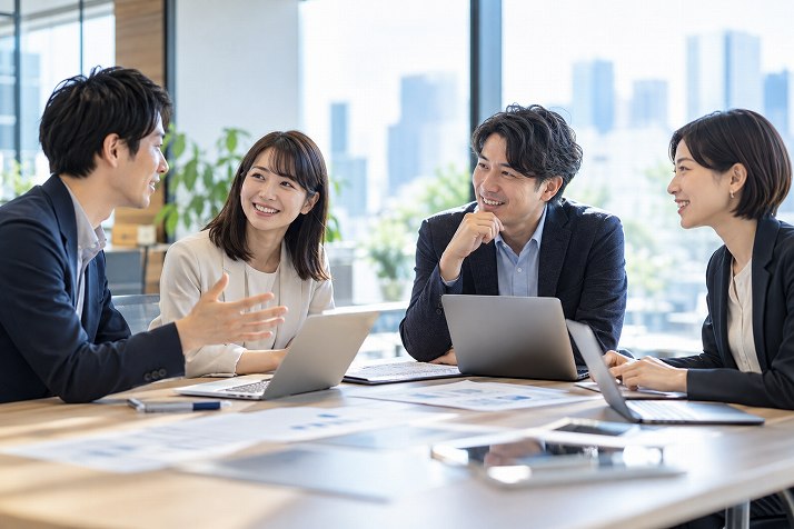 社内SEとSIerがそれぞれの役割を活かして協力するオフィスミーティング